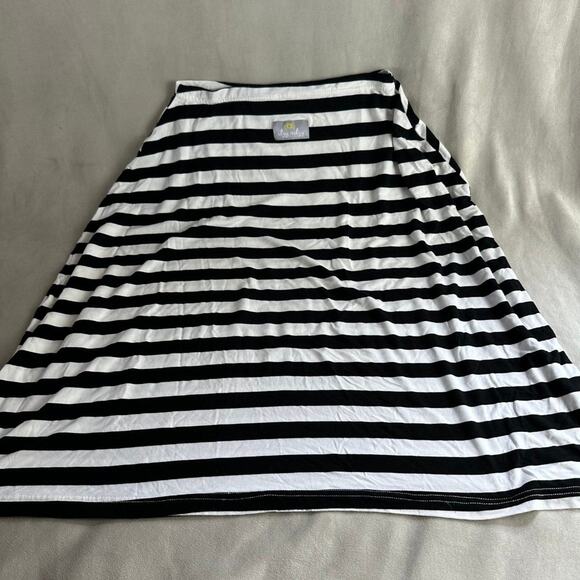 Itzy Ritzy Milk Boss Black and White Striped Nursing Cover - Picture 1 of 2